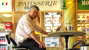 Robin in Mons Hulot tracking bottles in the sea