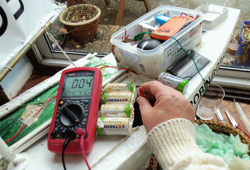 click here for bigger picture of the main 5v battery being checked - a dead cell !